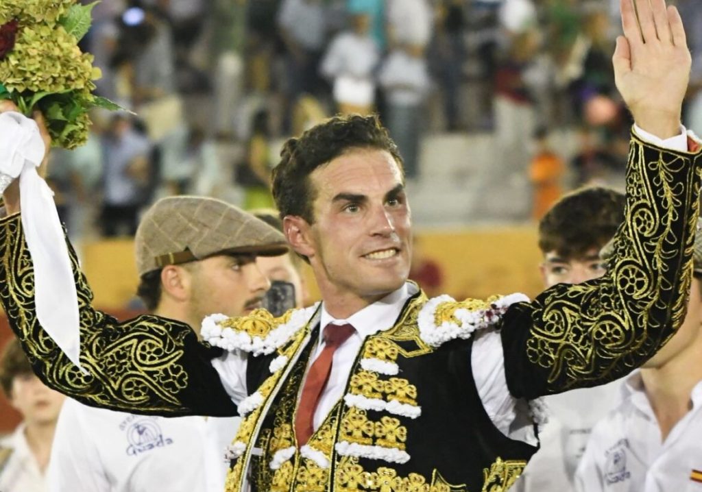 Fernando Adrián a ombros em Guadalajara