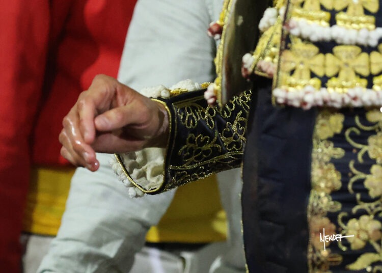 Roca Rey fractura dedo anelar em León