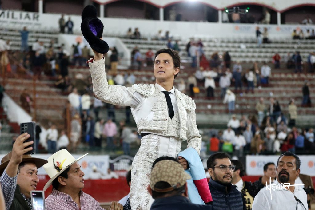 Andrés Roca Rey sai a ombros em Guadalajara