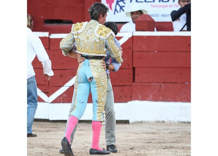 Diego Silveti colhido na terceira de Mérida