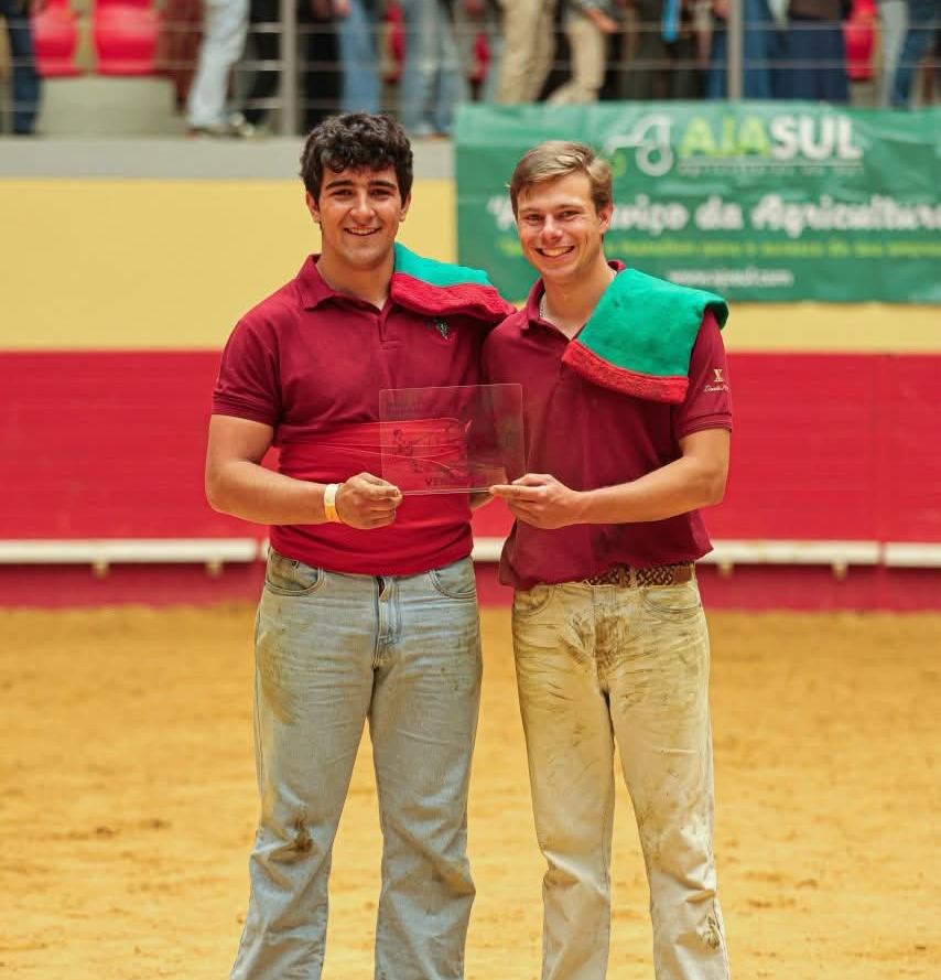 Dupla de cernelheiros de Monforte ganhou concurso de pegas em Évora