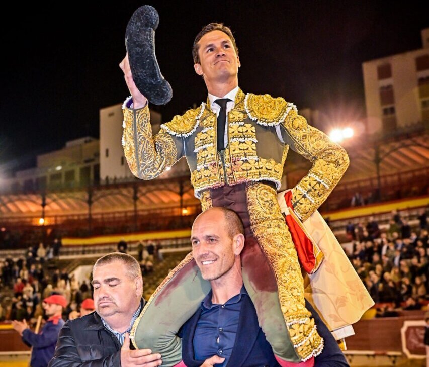 Daniel Luque a ombros na sexta de Castellón