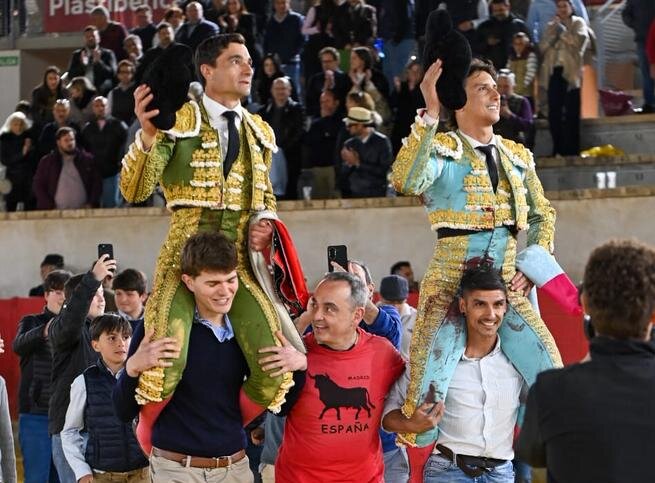 Ureña e Roca Rey a ombros em Lorca