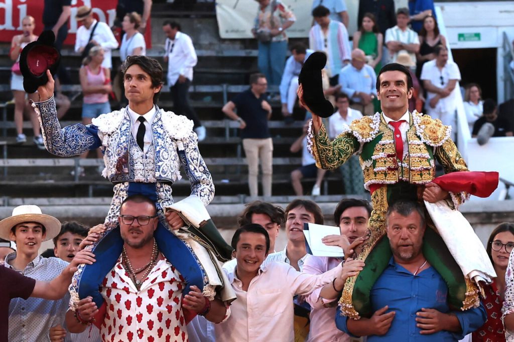 Castella e Emílio de Justo a ombros em Nimes