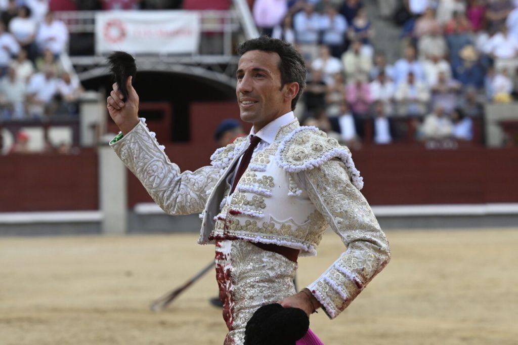 David de Miranda corta orelha solitária na décima quinta de Madrid