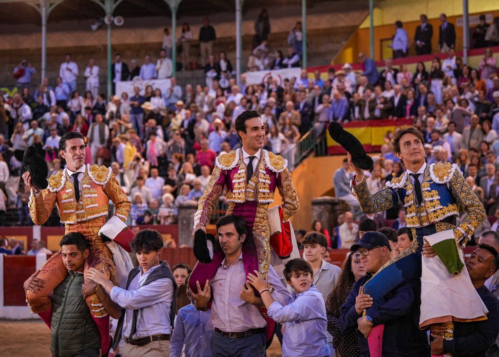 Todos a ombros na Homenagem a El Gallo em Talavera de La Reina