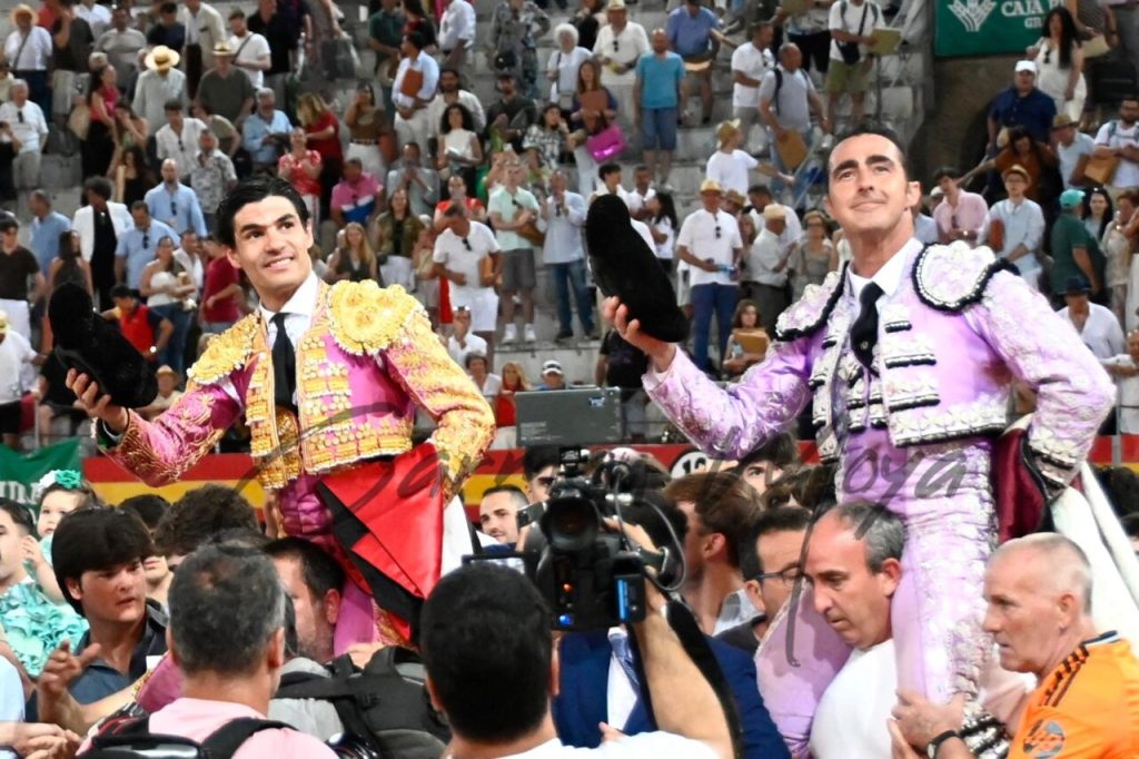 Fandi e Aguado a ombros em Granada
