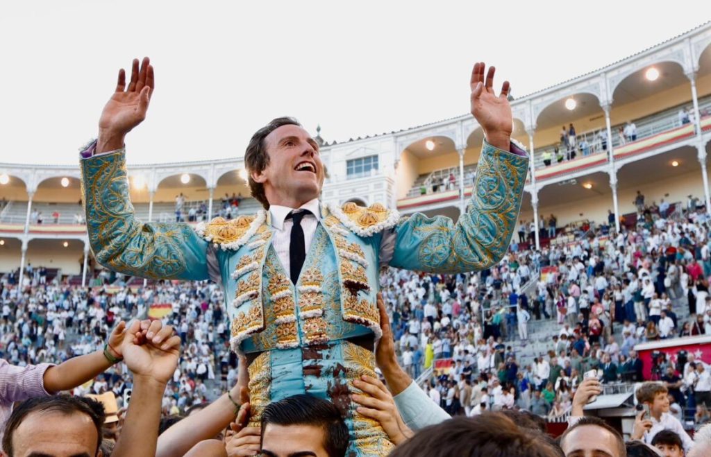 Román com Porta Grande em Madrid