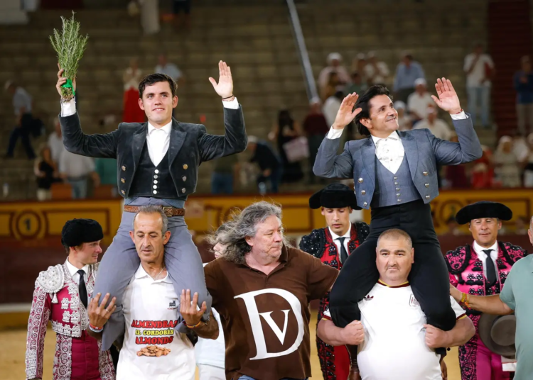 Ventura e Guillermo a ombros em Badajoz