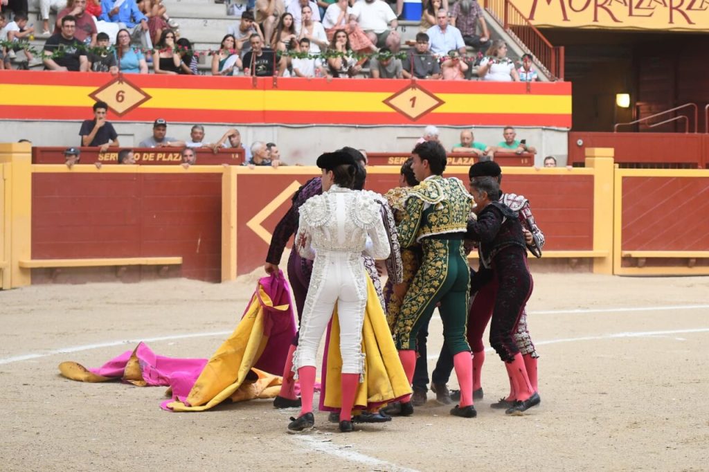Duas cornadas graves de Tomás Angulo em Moralzarzal (c/parte médico)