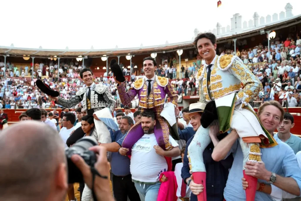 Êxito em Sanlúcar de Barrameda com todos a ombros