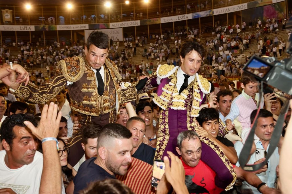 Manzanares e Roca Rey a ombros em Alicante