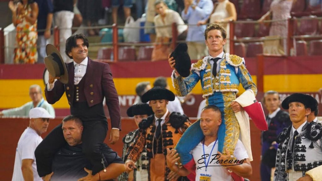 Diego Ventura e Borja Jiménez a ombros em Roquetas del Mar
