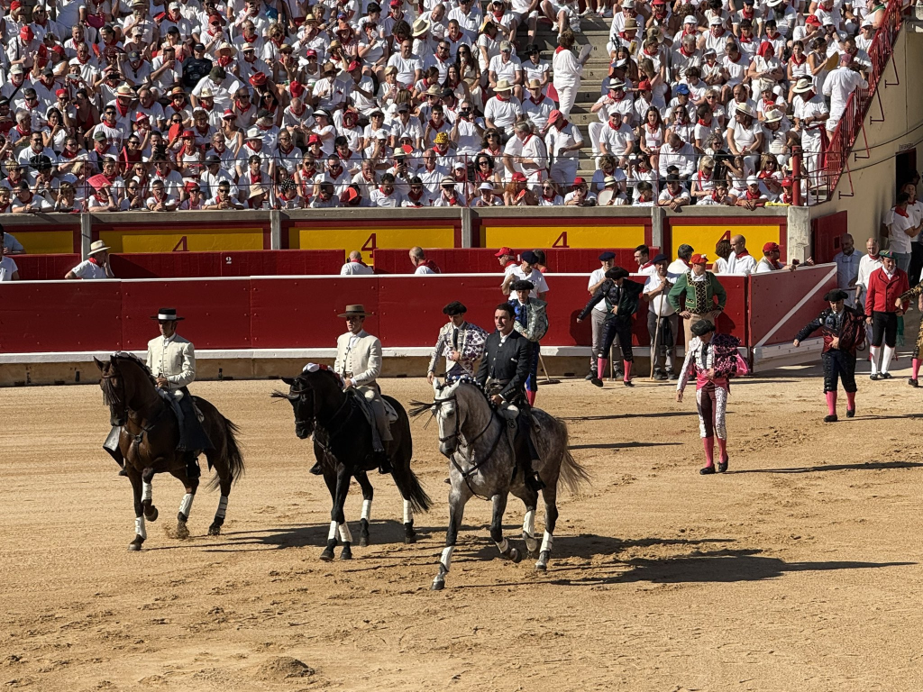 Guillermo e Armendáriz a ombros em Pamplona