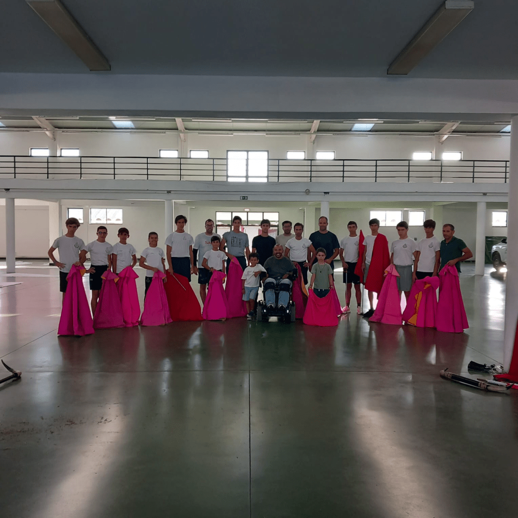 Escola de Toureio da Moita junta profissionais e jovens promessas em jornada de treino