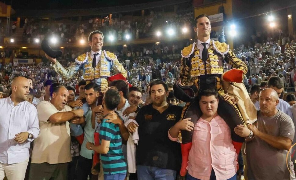 Luque e Miranda a ombros na última de Huelva