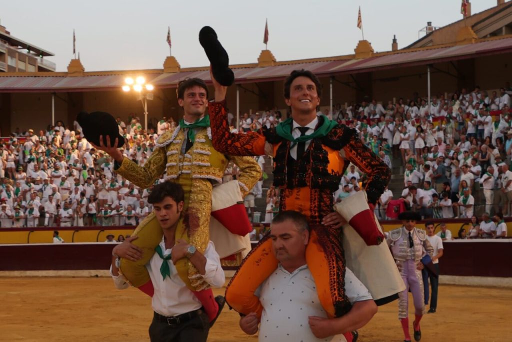 Roca Rey e Cristiano Torres a ombros na terceira de Huesca