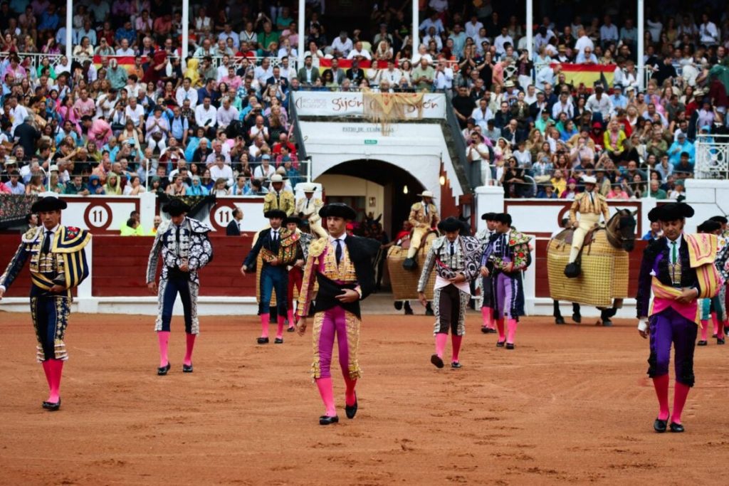Morante e Aguado a ombros em Gijón