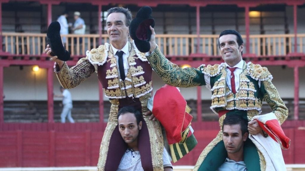 Cid e Emilio de Justo a ombros em Toro