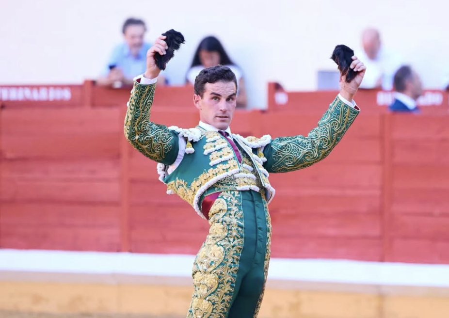Fernando Adrián corta três orelhas em Alcalá de Henares