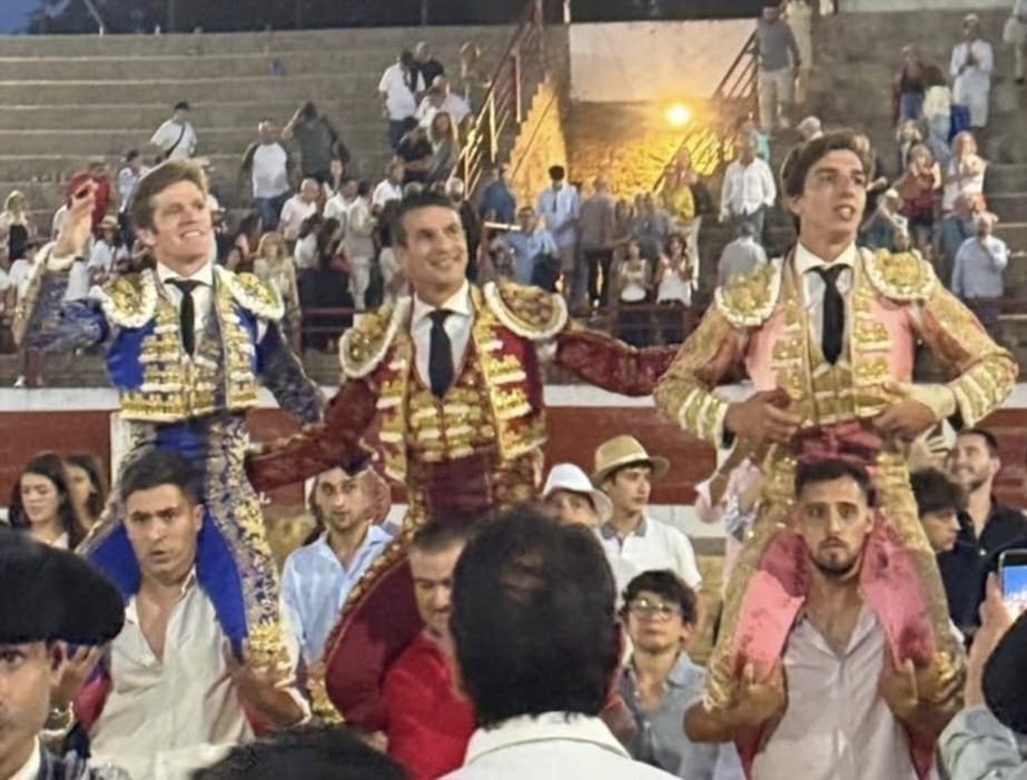 Manzanares, Borja e Julio Norte a ombros em Astorga