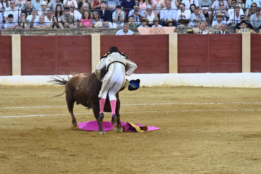 Fandi com a cara e a cruz em Baeza