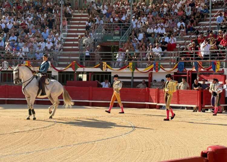 Castella e El Rafi em ombros em Vauvert