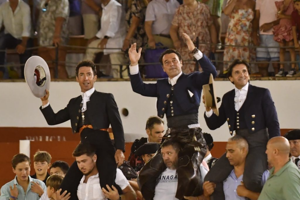 Cartagena, Ventura e Leonardo a ombros em Antequera