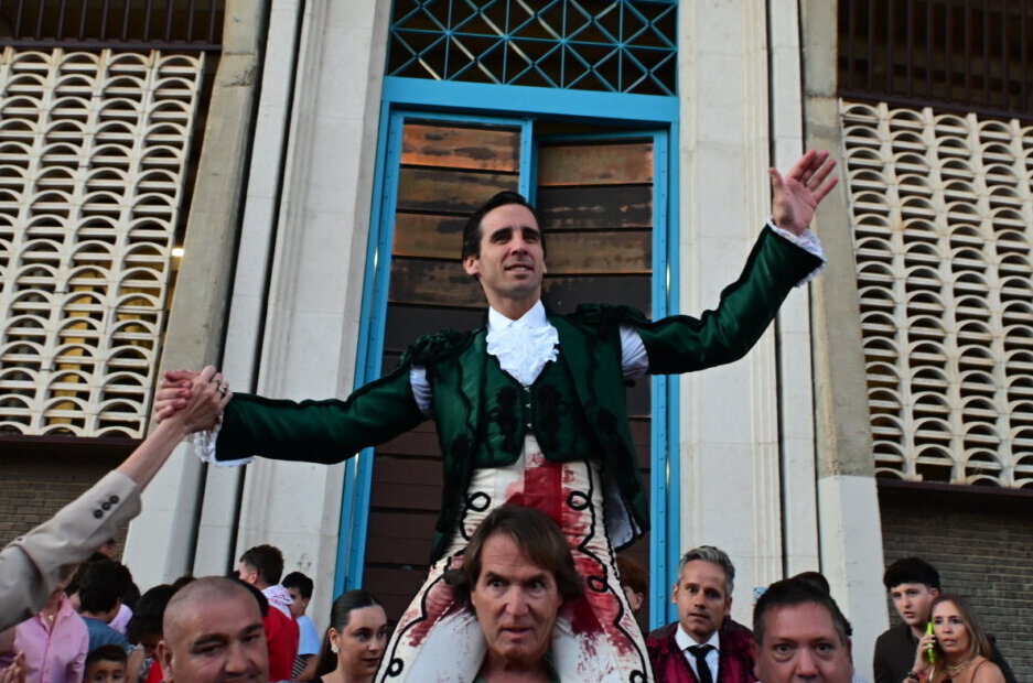 Ortega a ombros na Goyesca de Palencia