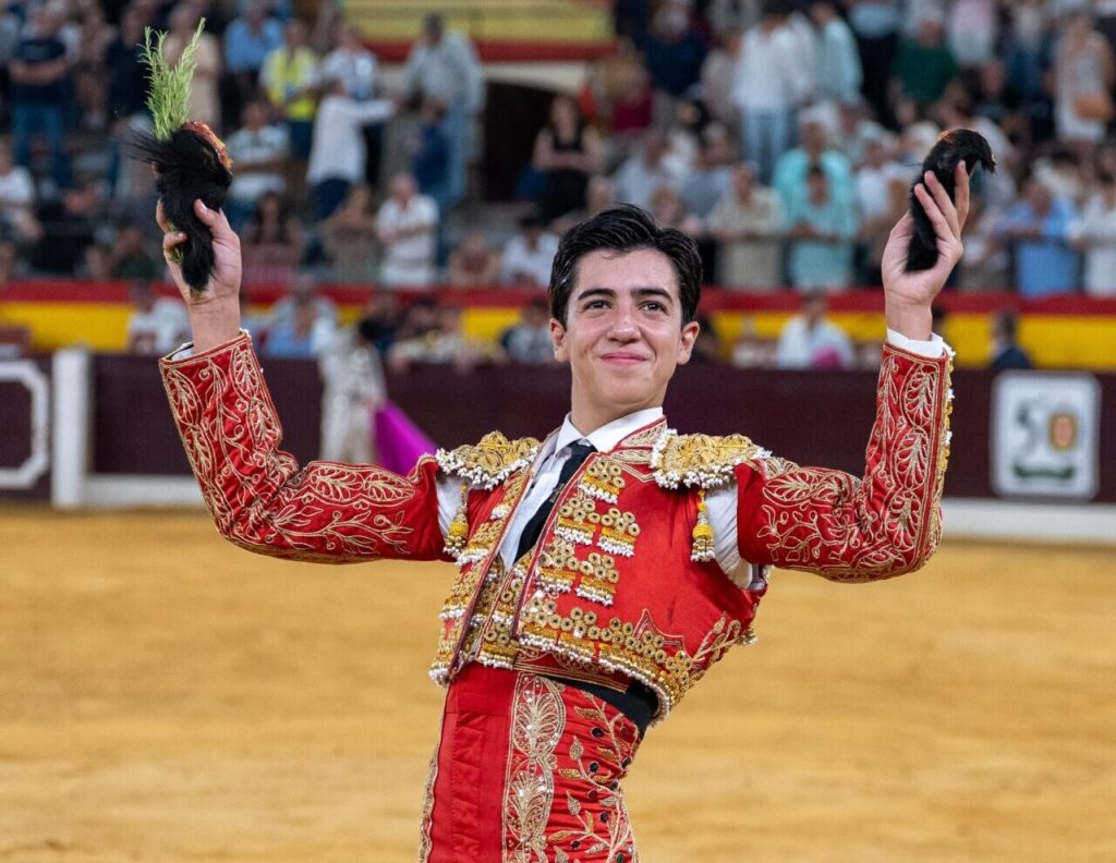 Fandi e Pérez a ombros em Almendralejo