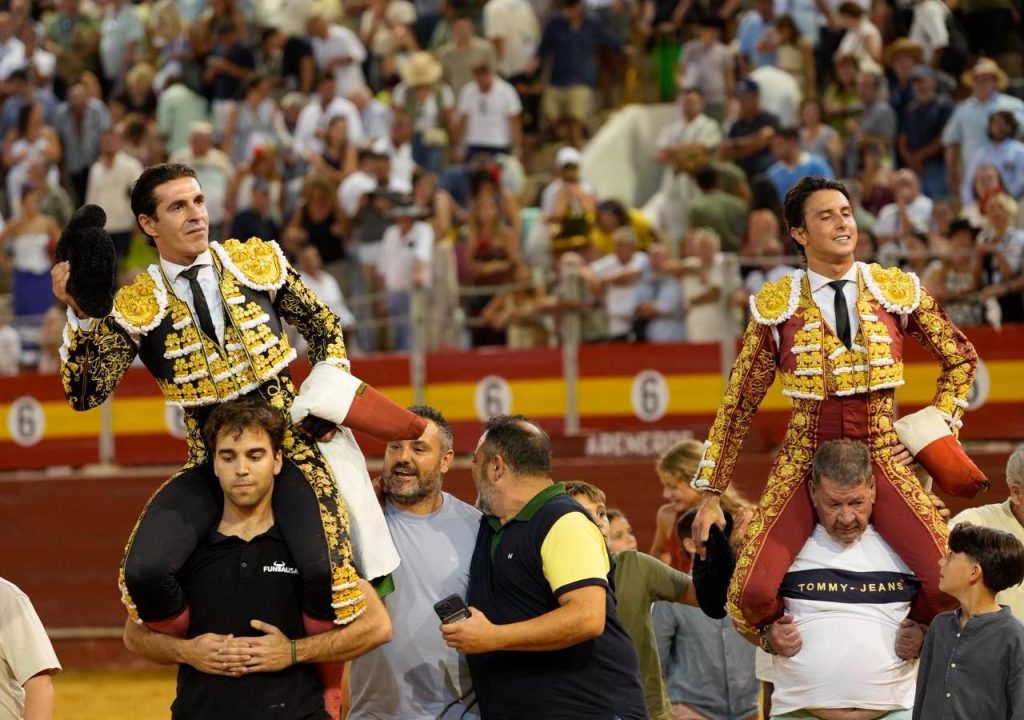 Talavante e Roca Rey a ombros na última de Almería
