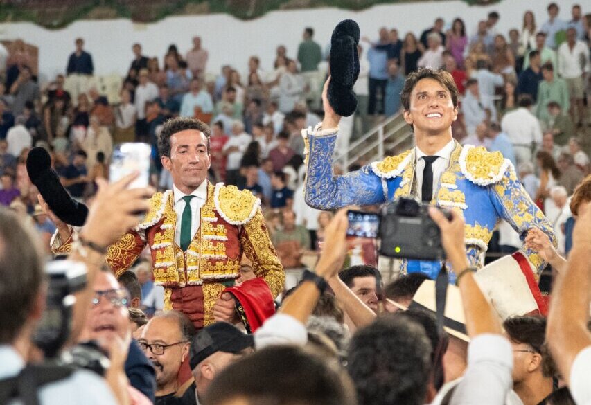 Roca Rey e David de Miranda a ombros em Málaga
