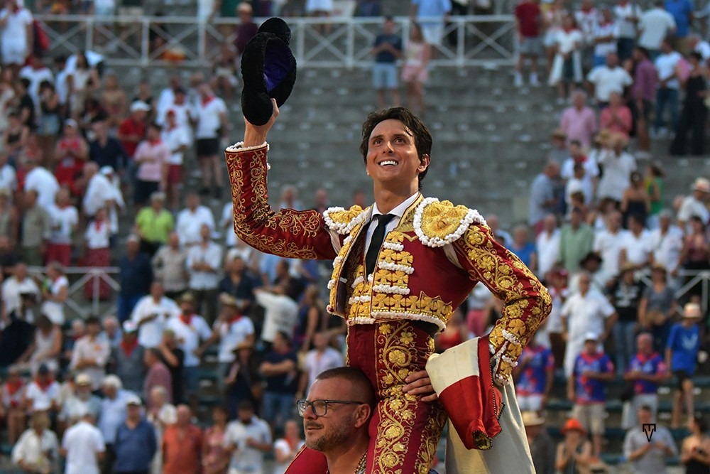 Roca Rey a ombros na segunda de Béziers