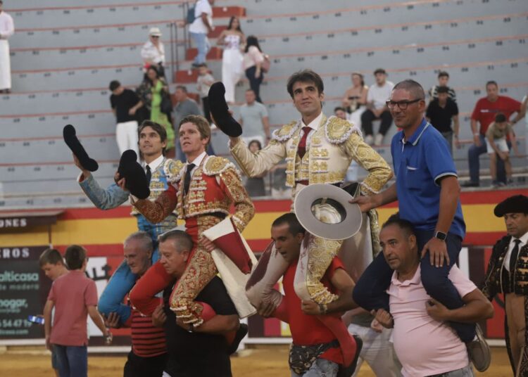 Terna a ombros em Villacarrillo