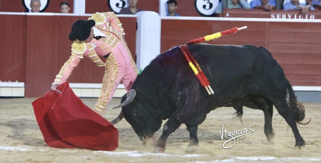 Cristián Pérez corta a única orelha da tarde na última de Albacete