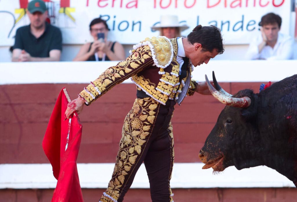 Daniel Luque vence duelo com Perera em Dax
