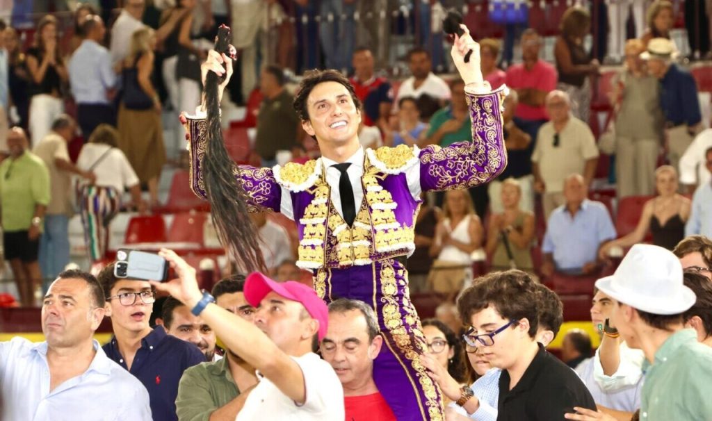 Roca Rey com quatro orelhas e rabo em Murcia