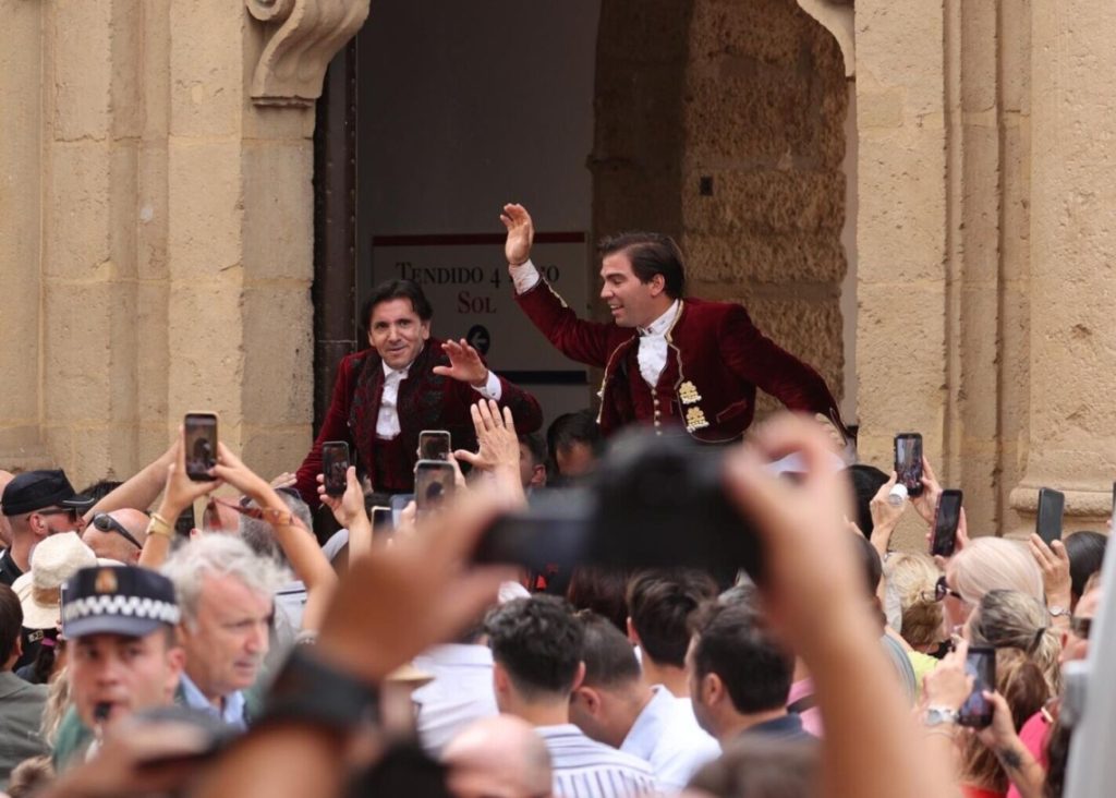 Porta Grande para Ventura e Sebastián Fernández em Ronda e forte presença lusa