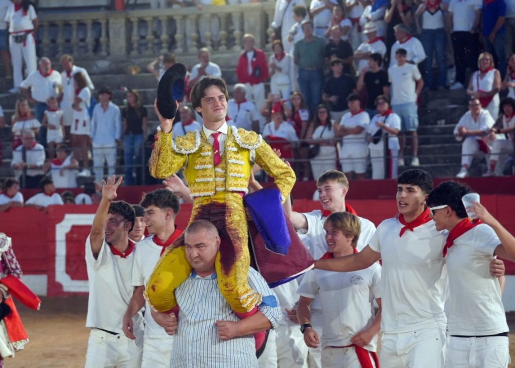 Cristiano Torres em ombros em Corella