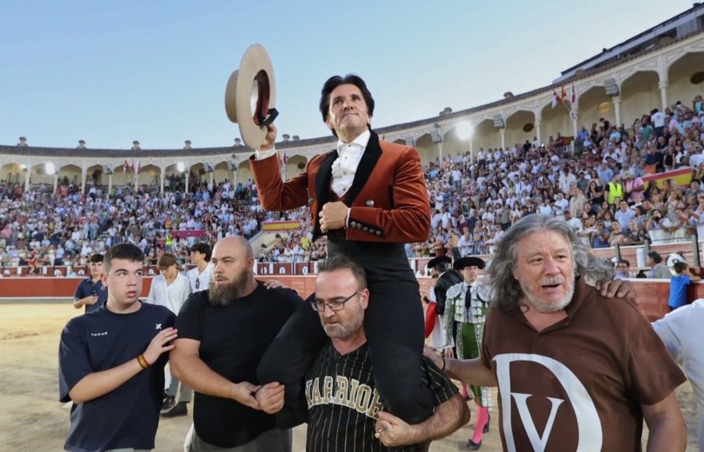 Ventura a ombros e Fernandes com uma orelha em Albacete
