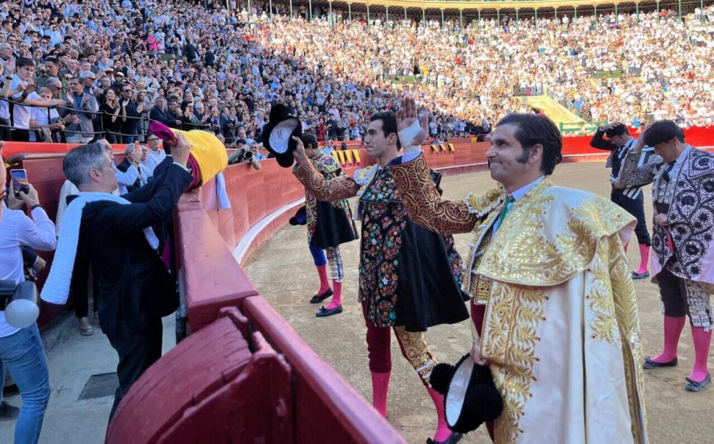 Roca Rey corta duas orelhas em Valencia