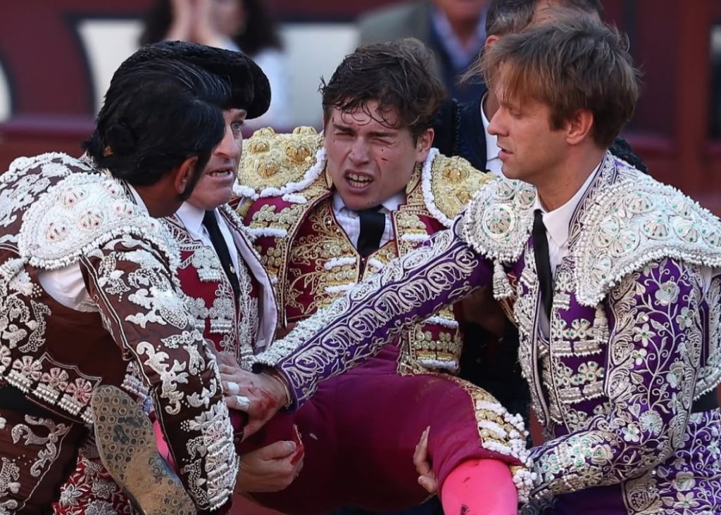Álvaro Serrano colhido na sua encerrona em Madrid e faz apenas meia encerrona