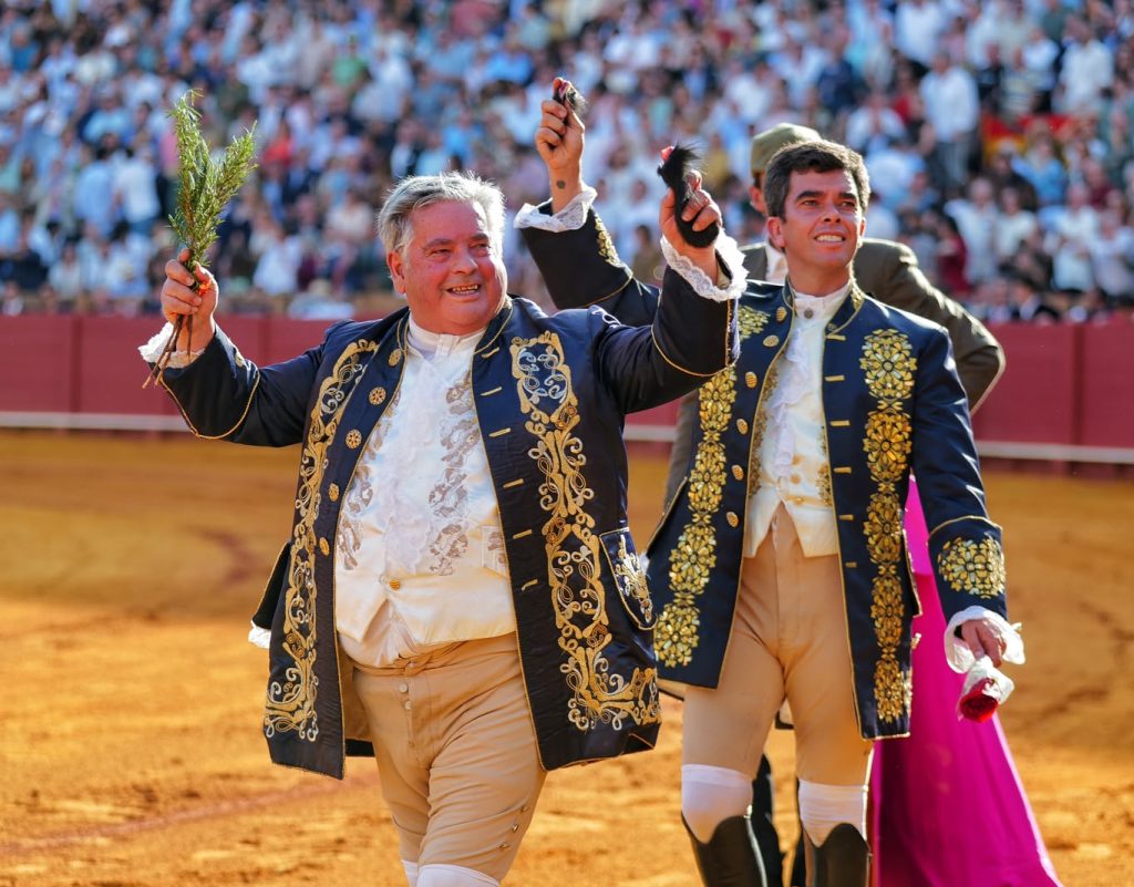 João Moura emociona-se e emociona na despedida de Sevilha e Talavante pinta obra de arte em tarde agridoce