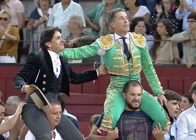 Ventura e Escribano a ombros em Jaén