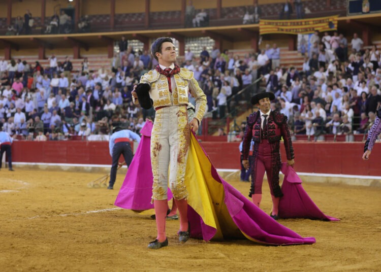 Mario Vilau faz o melhor do primeiro festejo da Feria del Pilar em Zaragoza