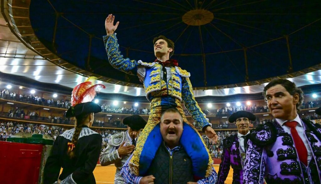 Cristiano Torres em ombros em Zaragoza